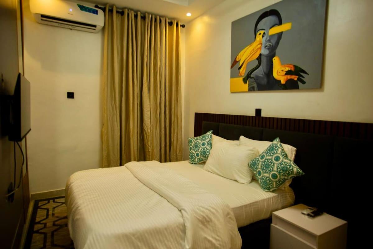 Royal Tender Service Apartments Benin City Exterior photo