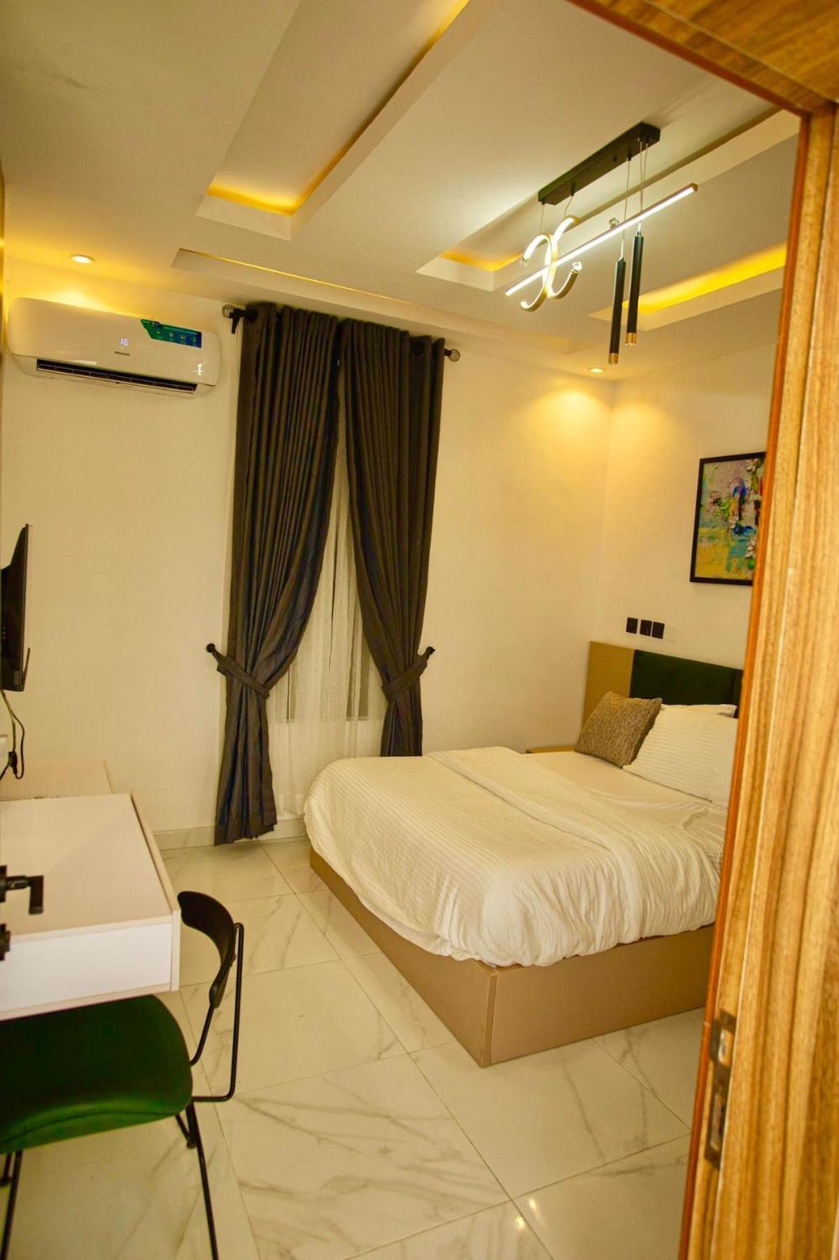 Royal Tender Service Apartments Benin City Exterior photo