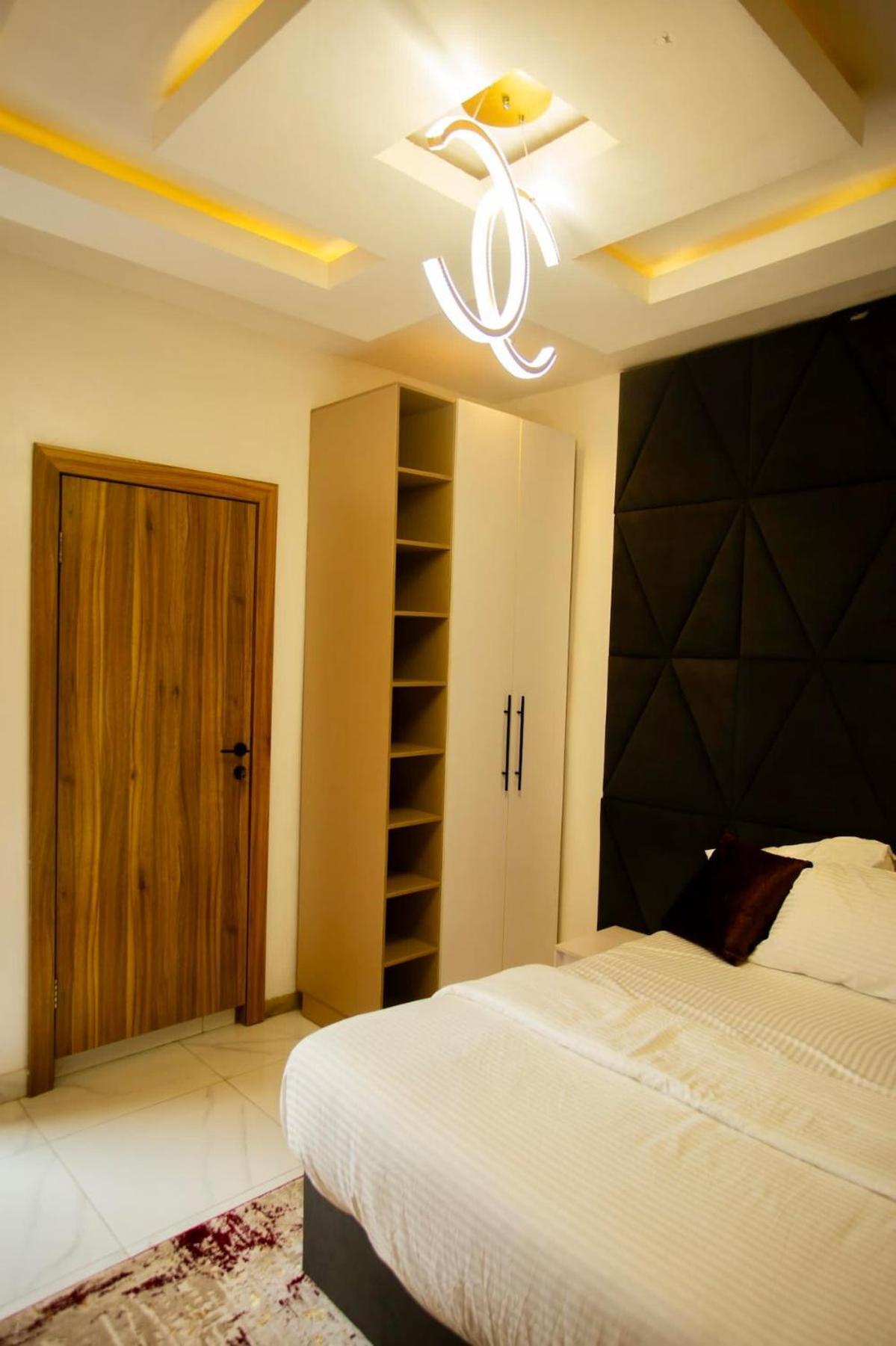 Royal Tender Service Apartments Benin City Exterior photo