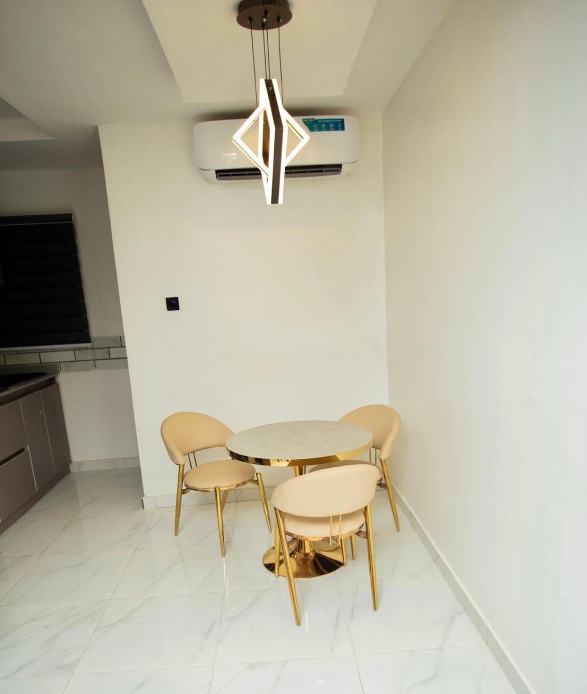 Royal Tender Service Apartments Benin City Exterior photo