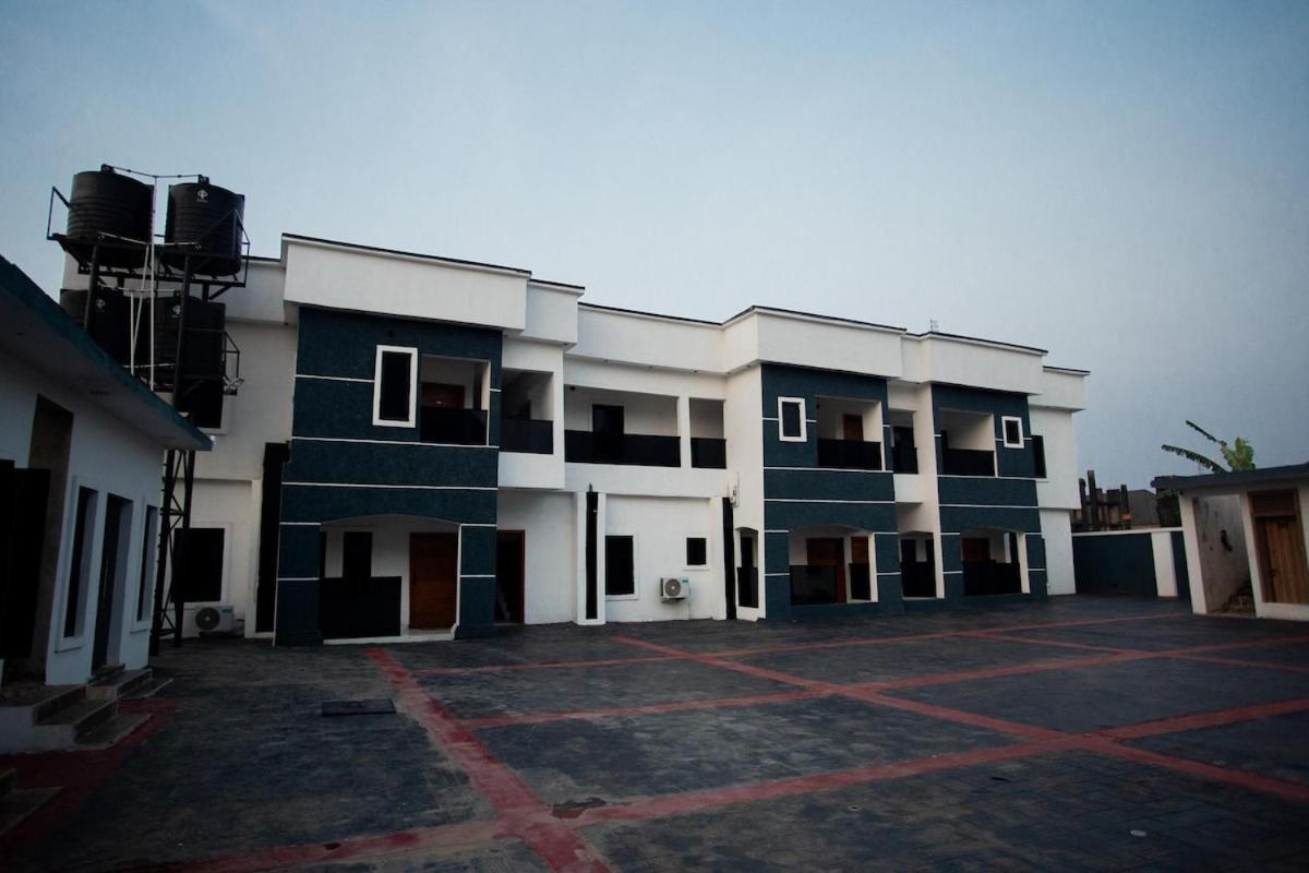 Royal Tender Service Apartments Benin City Exterior photo