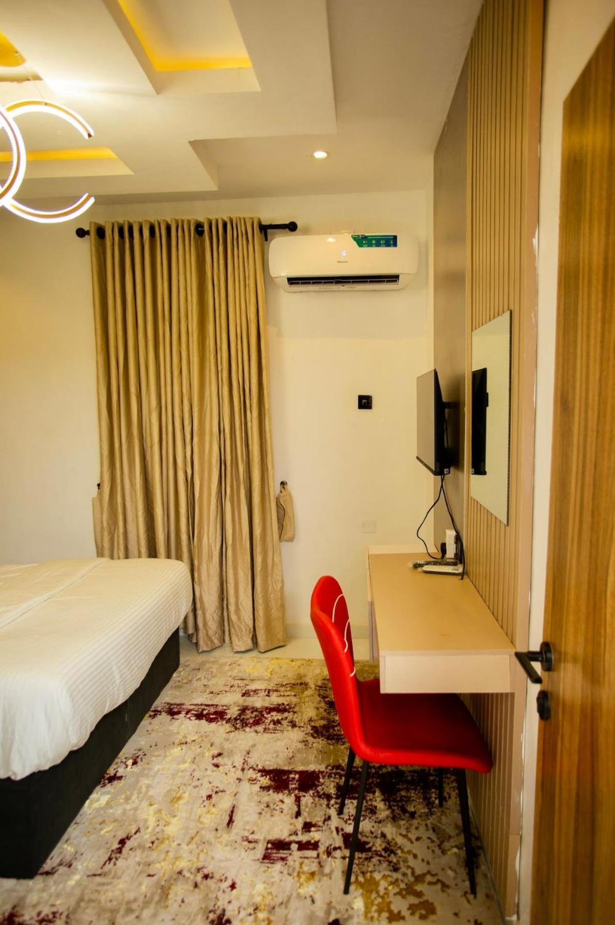Royal Tender Service Apartments Benin City Exterior photo