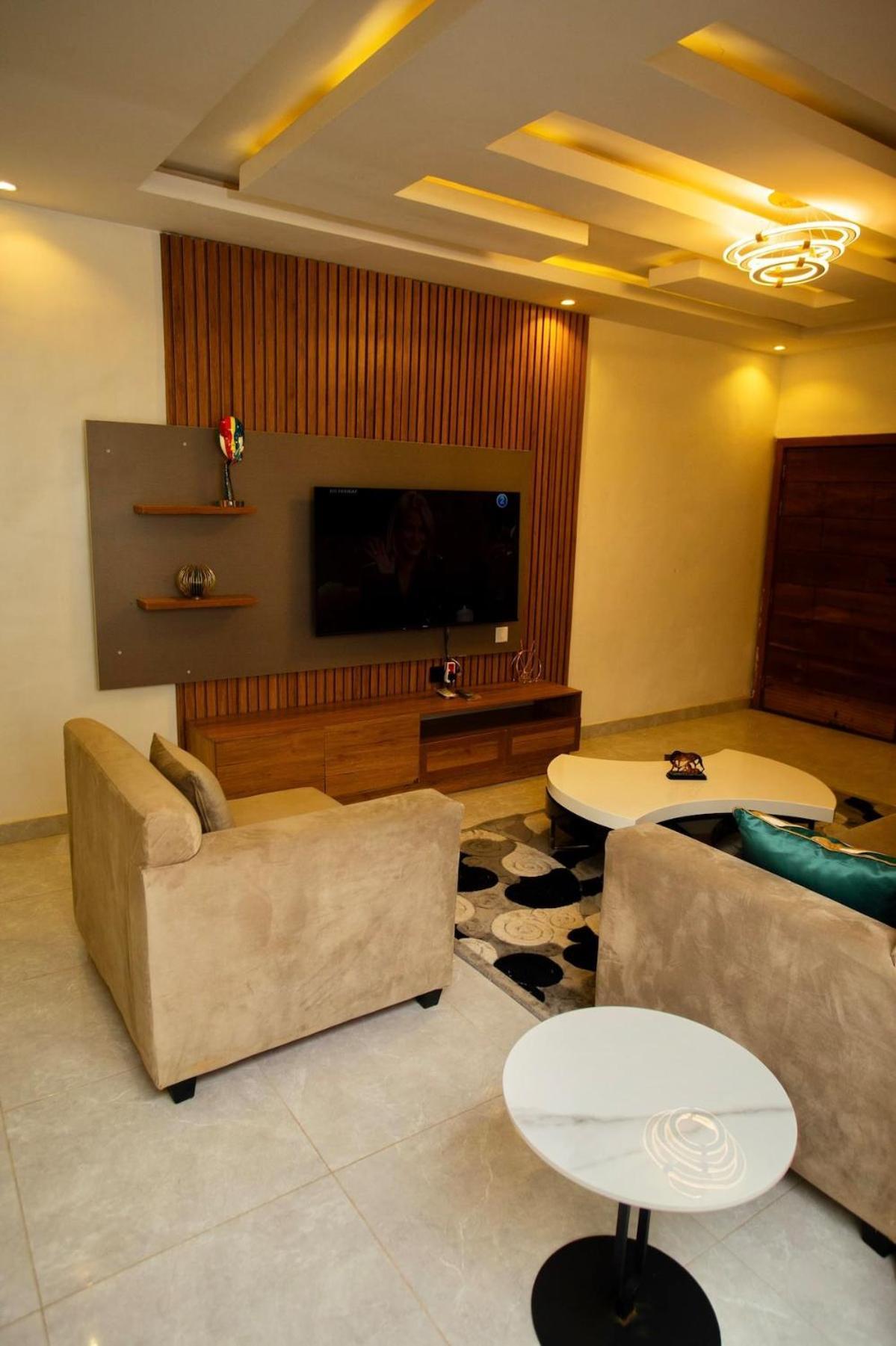 Royal Tender Service Apartments Benin City Exterior photo